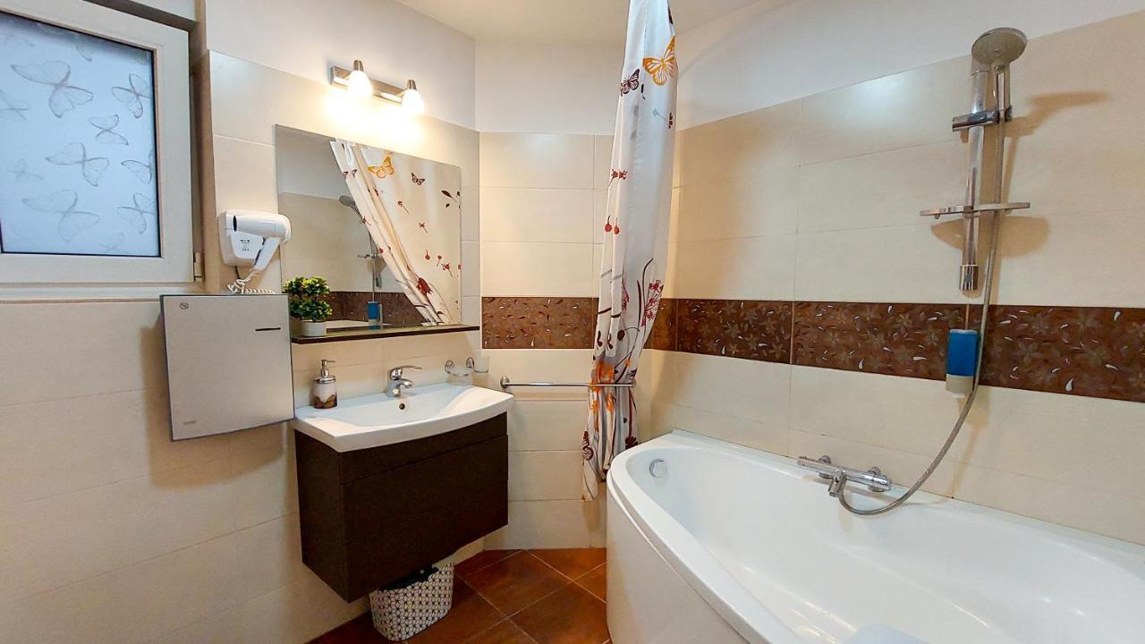 Fancy 1Bd Family Friendly In Historical Centre Apartamento Bucareste Exterior foto