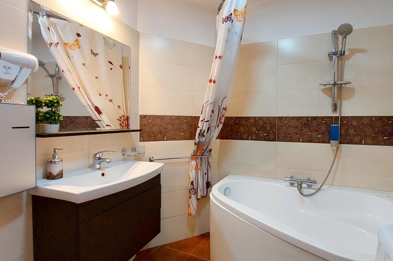 Fancy 1Bd Family Friendly In Historical Centre Apartamento Bucareste Exterior foto